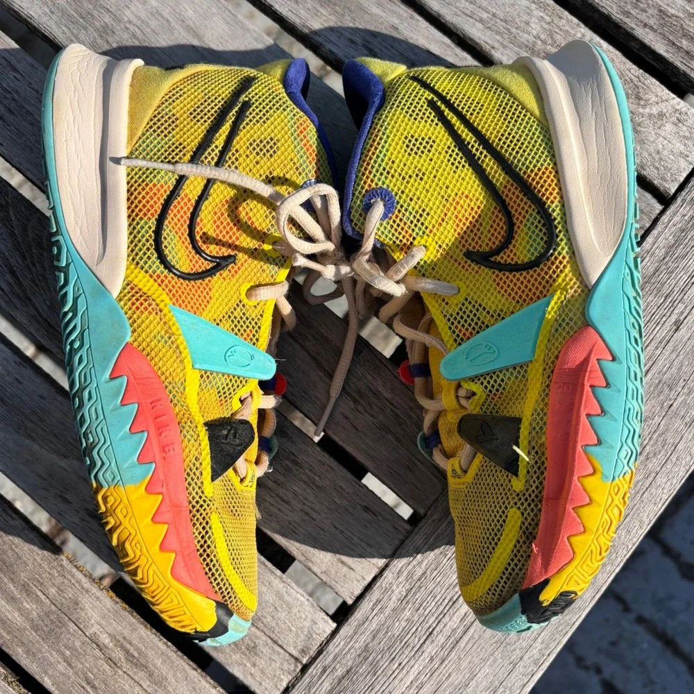 Streetwear Basketball Sneakers Nike Kyrie 7 1 World 1 People 4.5Y Yellow Mesh